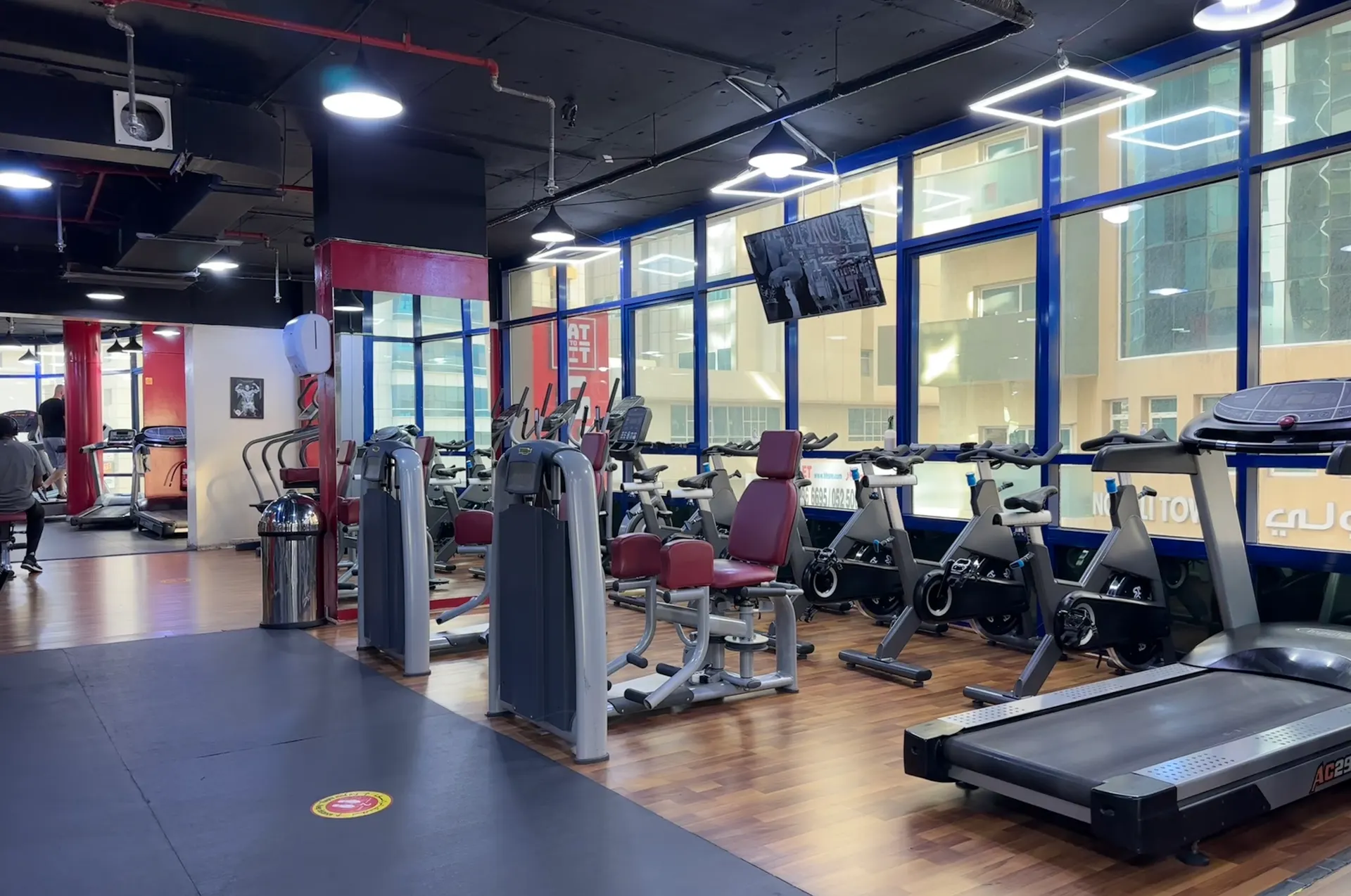 Machines and cardio floor